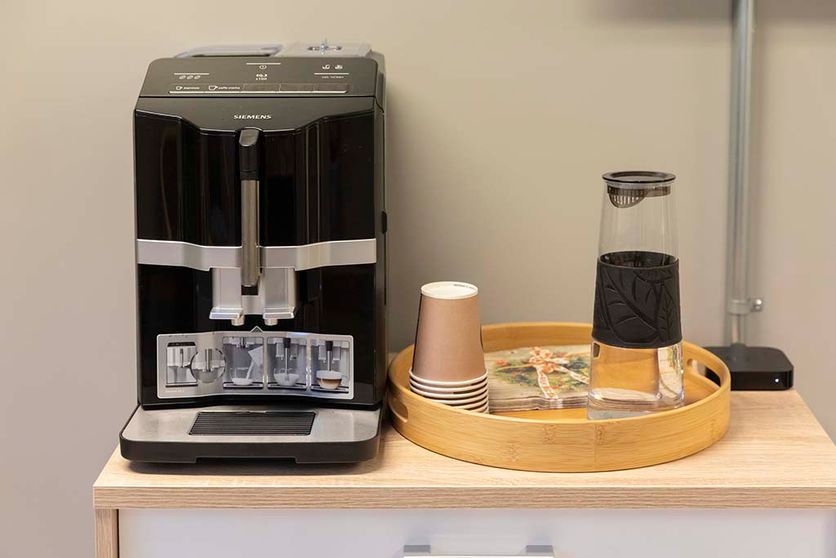 Får du ikke tid før behandlingen, så lager du deg en kaffe på vei ut